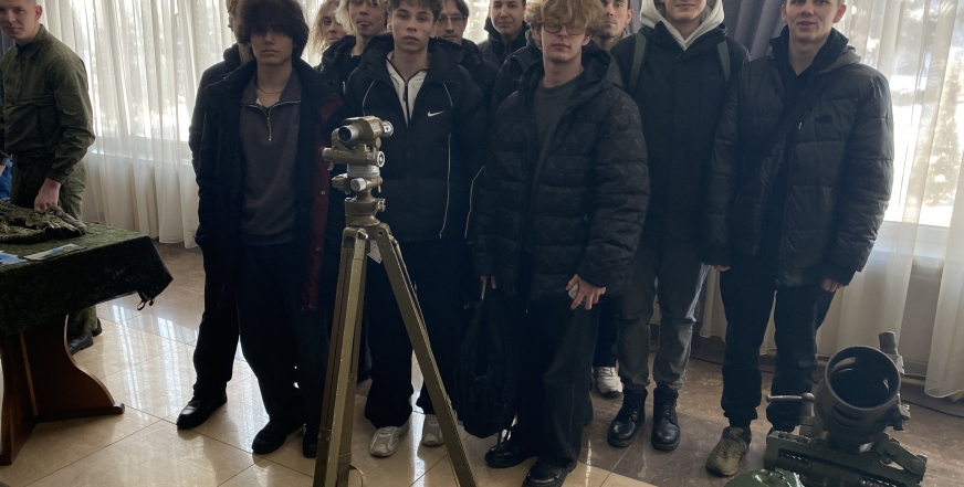 Знакомство с вооружением и военной подготовкой